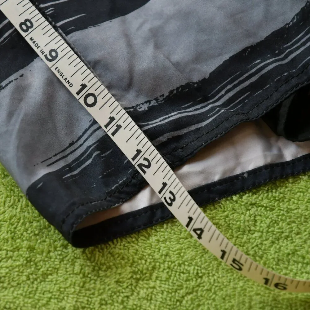 NWT - SALTrockCobain Stripe Boardshort Grey, Size L